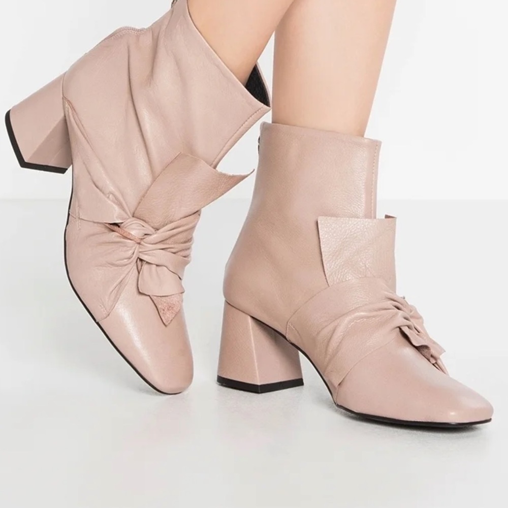 Topshop beautiful‎ nude leather ankle boots size 7.5
